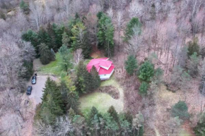 Stunning all season Cottage surrounded by nature!
